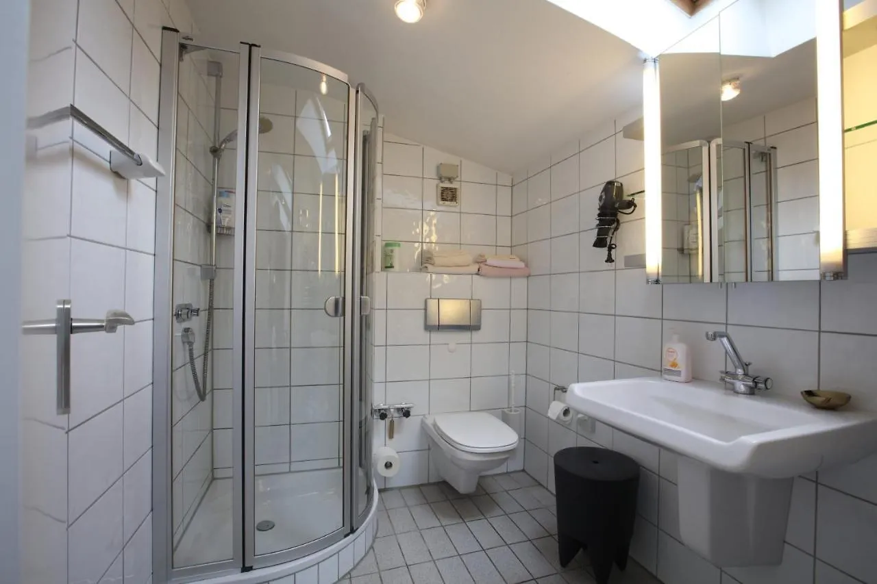 *** Casa de hóspedes Air Boardinghouse Tulip Stockum, Zu Fuss - 3 Minuten Zur Messe Düsseldorf Alemanha